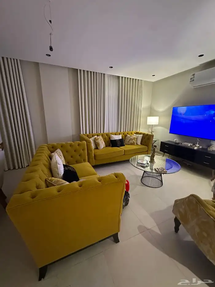 كنب من ميداس جديد استخدام سنتين ومحافظ عليه 4 قطع 9