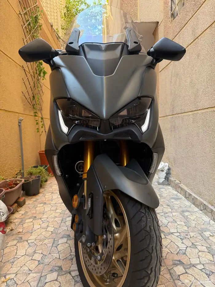 دراجه ياماها تي ماكس 560 TMAX 2