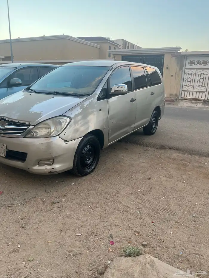 تويوتا انوفا 2010 مستعملة للبيع 3