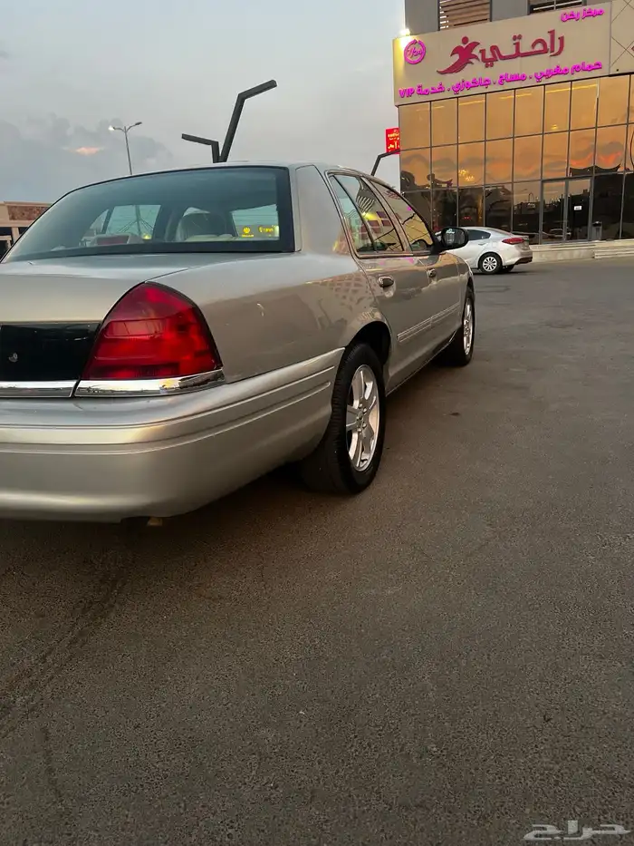 فورد فكتوريا 2011 1