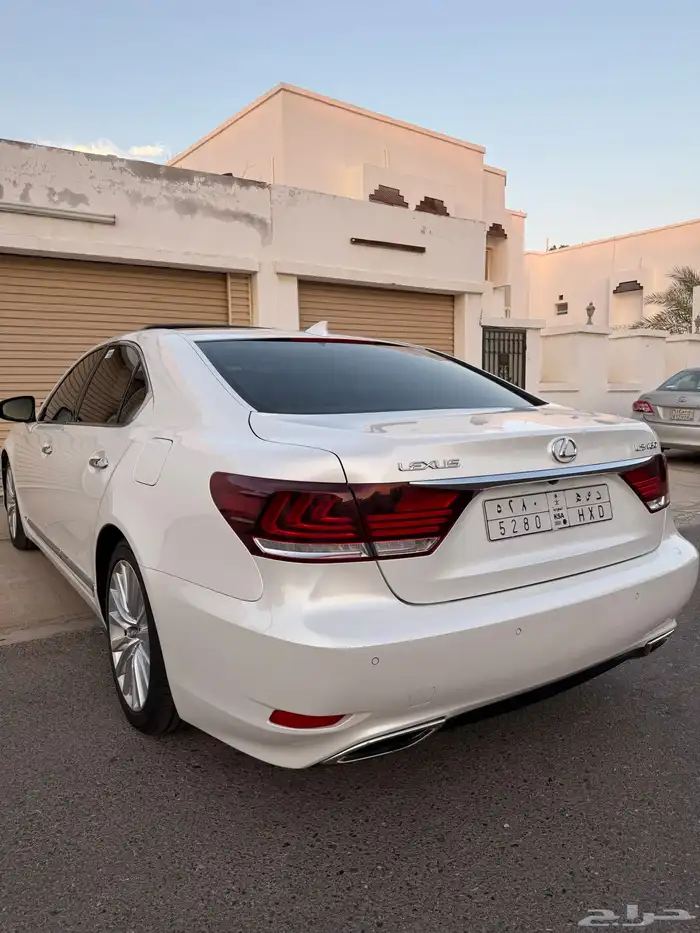 لكزس LS 460 ( مخزن ) 17