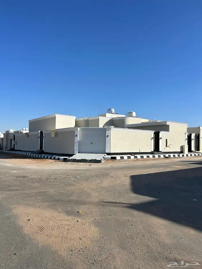 للبيع دور ارضي شارعين فاخر مودرن حي المدائن 21