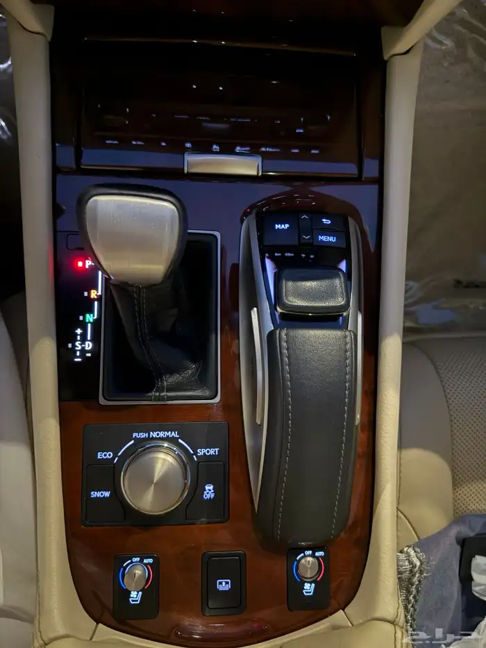 لكزس LS 460 ( مخزن ) 27