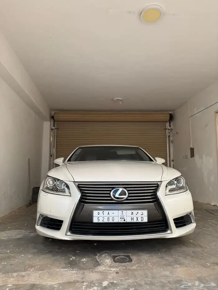 لكزس LS 460 ( مخزن ) 21