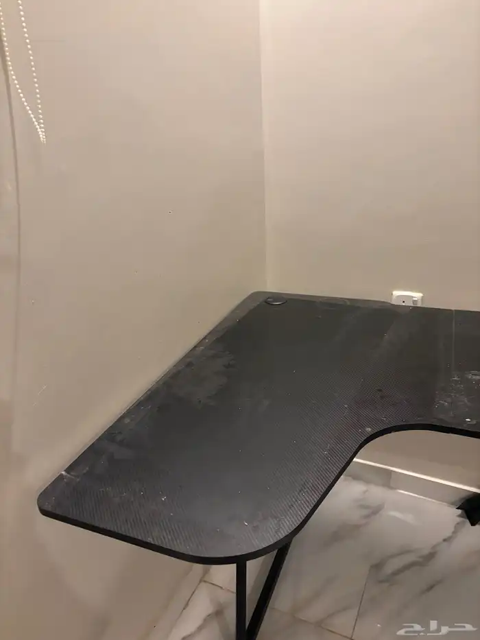 طاولة كمبيوتر 0