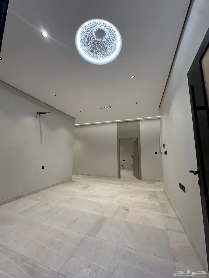 للبيع شقه ارضي مدخلي سياره 6غرف وصاله 19