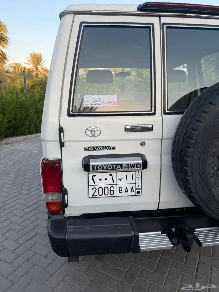 ربع تويوتا 2006 ابيض (مخزن) 21