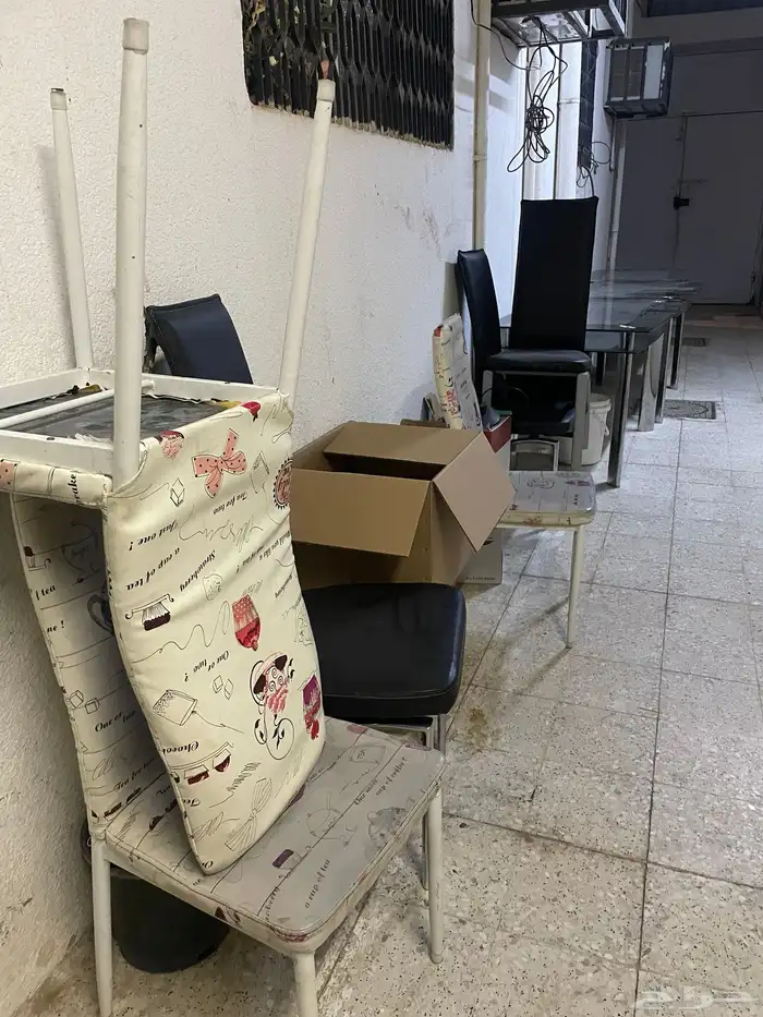 طاولات وكراسي للبيع 3