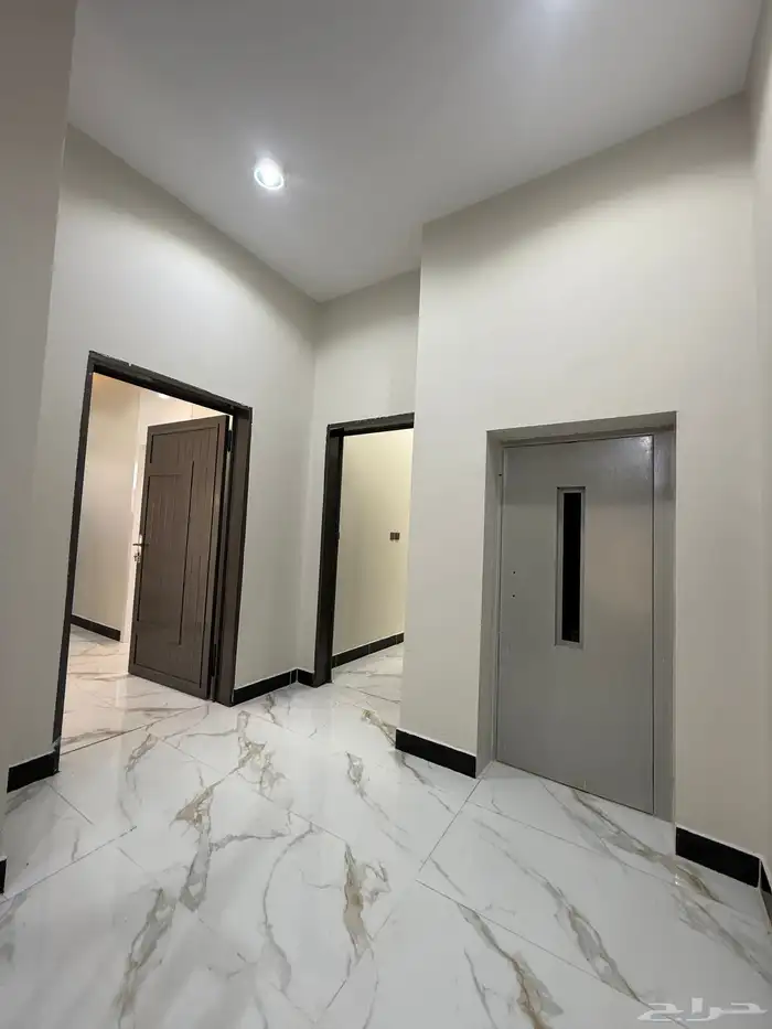 للبيع شقق علويه بمصعد وسطح خاص وبايكه شمال خميس مشيط 500الف 5