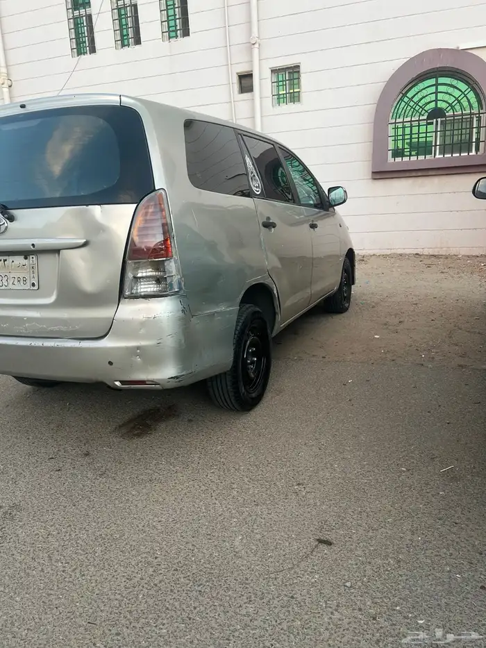 تويوتا انوفا 2010 مستعملة للبيع 6