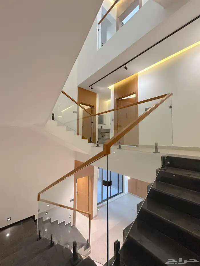 فيلا للبيع في الرانوناء داخل الحد بموقع مميز 9