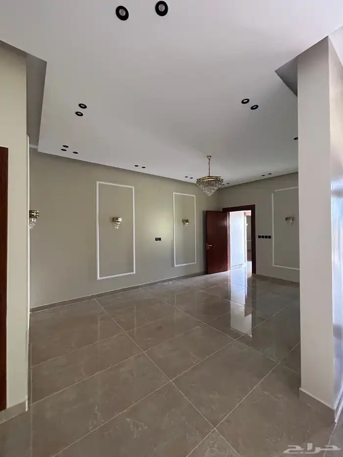 للبيع دور ارضي شارعين فاخر مودرن حي المدائن 25