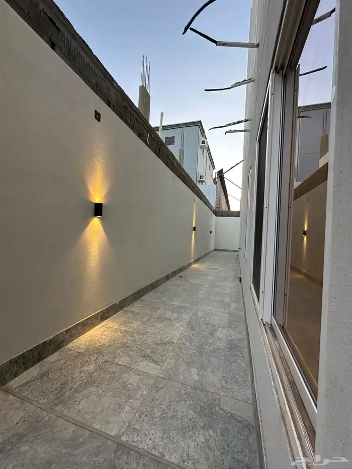 للبيع شقه ارضي مدخلي سياره 6غرف وصاله 21