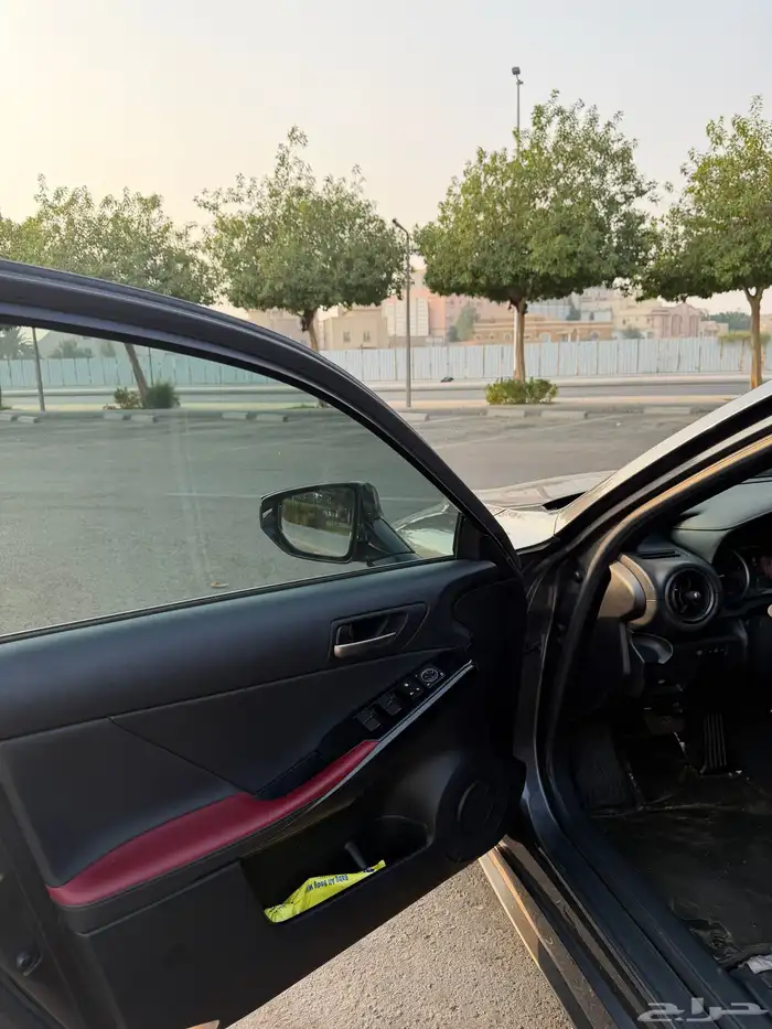 لكزس is300 2024 سعودي مالك اول 7