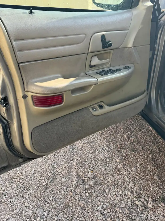 فورد فكتوريا 2001 14