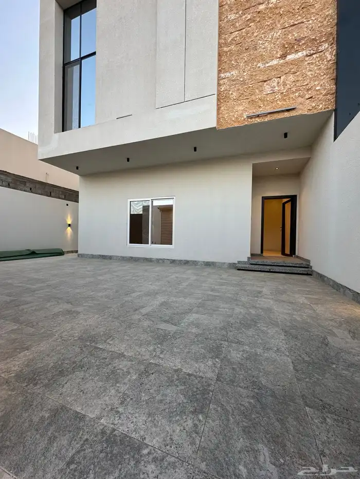 للبيع شقه ارضي مدخلي سياره 6غرف وصاله 22