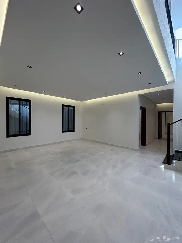 للبيع شقق ارضية و ارواف علوية تشطيبVIPمخطط الوسام خميس مش 7