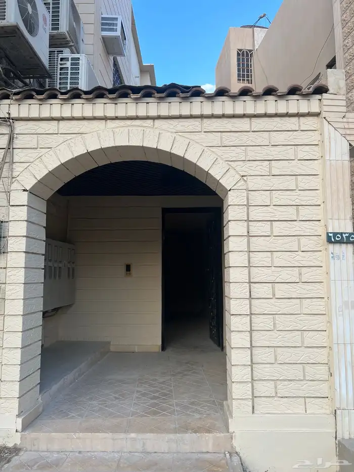 شقه دورين للايجار بحي القدس 8