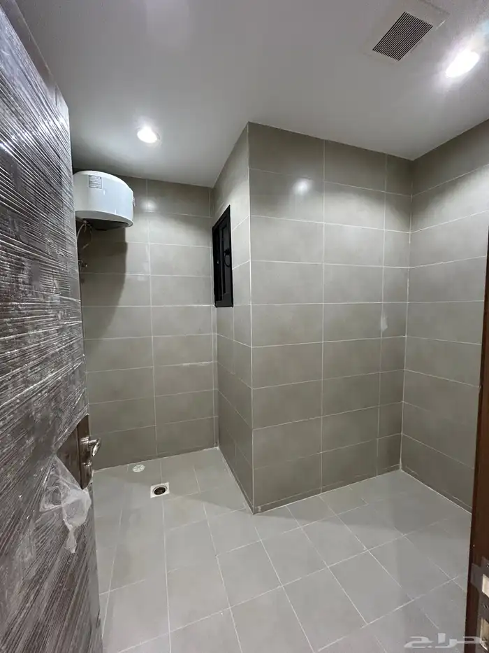 للبيع شقق فاخرة جديدة مكتملة الخدمات حي الإسكان خ مشيط 9