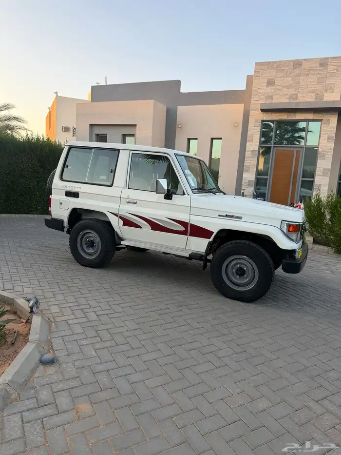 ربع تويوتا 2006 ابيض (مخزن) 11