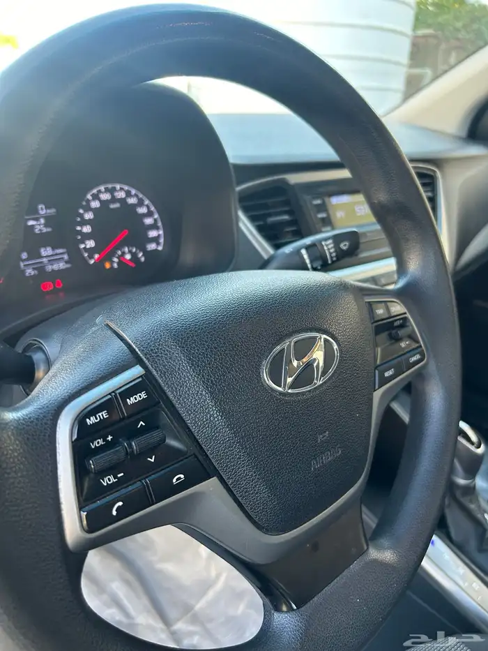 للبيع اكسنت مكينة كبير 1.6 نص فل على شرط 18