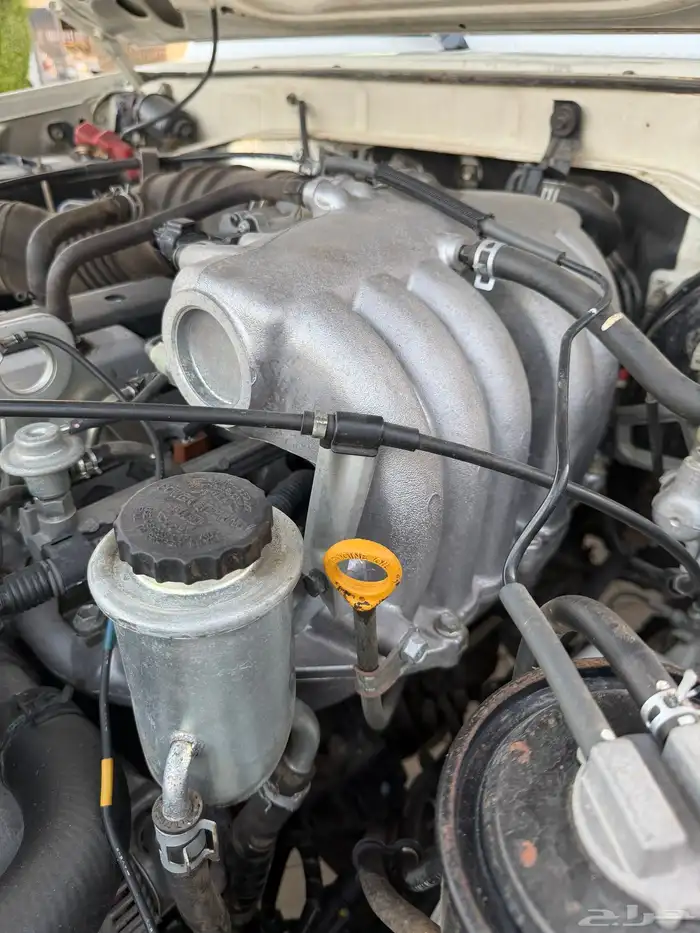 ربع تويوتا 2006 ابيض (مخزن) 44