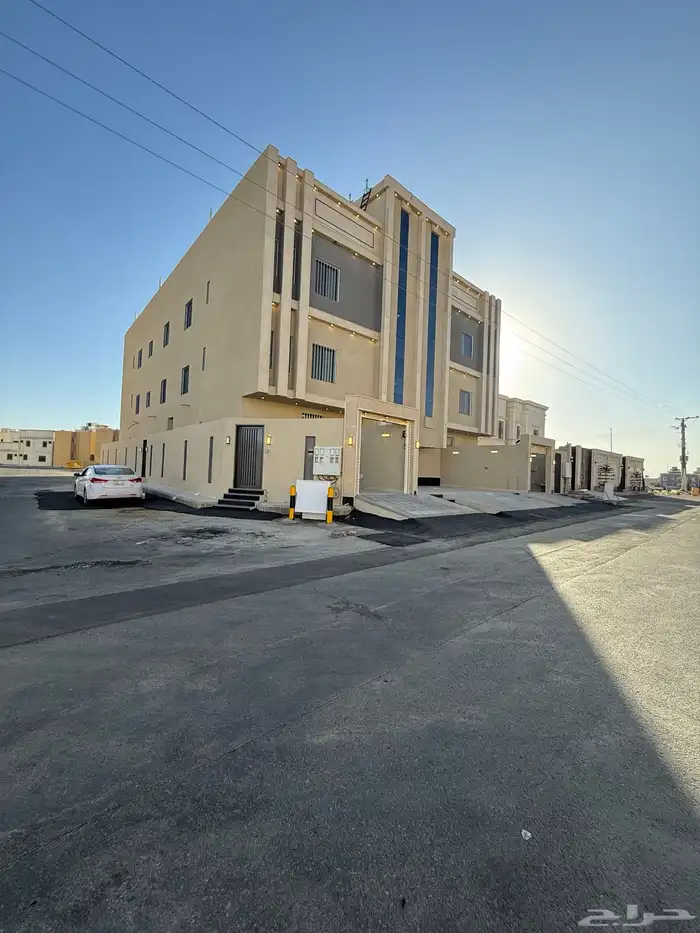 للبيع شقق علويه بمصعد وسطح خاص وبايكه شمال خميس مشيط 500الف 1