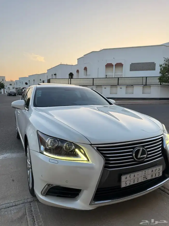 لكزس LS 460 ( مخزن ) 19