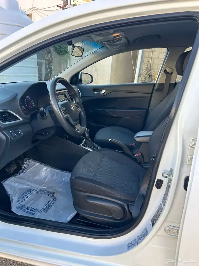 للبيع اكسنت مكينة كبير 1.6 نص فل على شرط 24