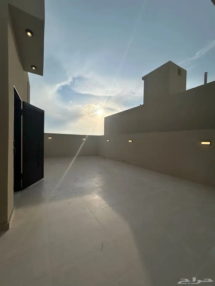 للبيع شقق ارضية و ارواف علوية تشطيبVIPمخطط الوسام خميس مش 16