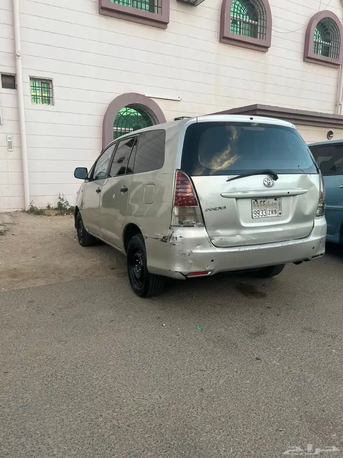 تويوتا انوفا 2010 مستعملة للبيع 5