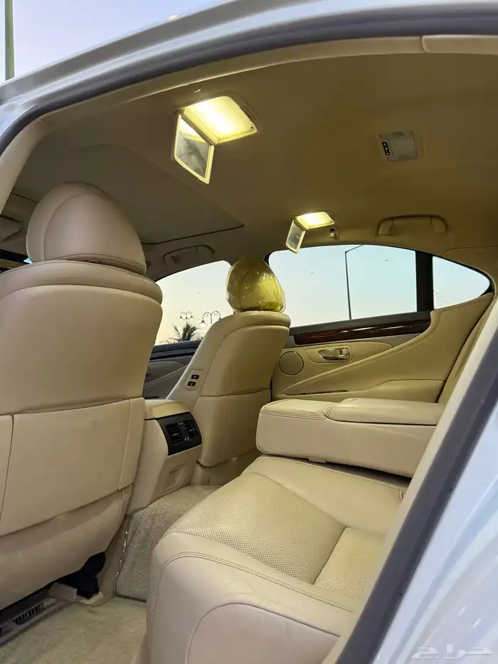 لكزس LS 460 ( مخزن ) 41