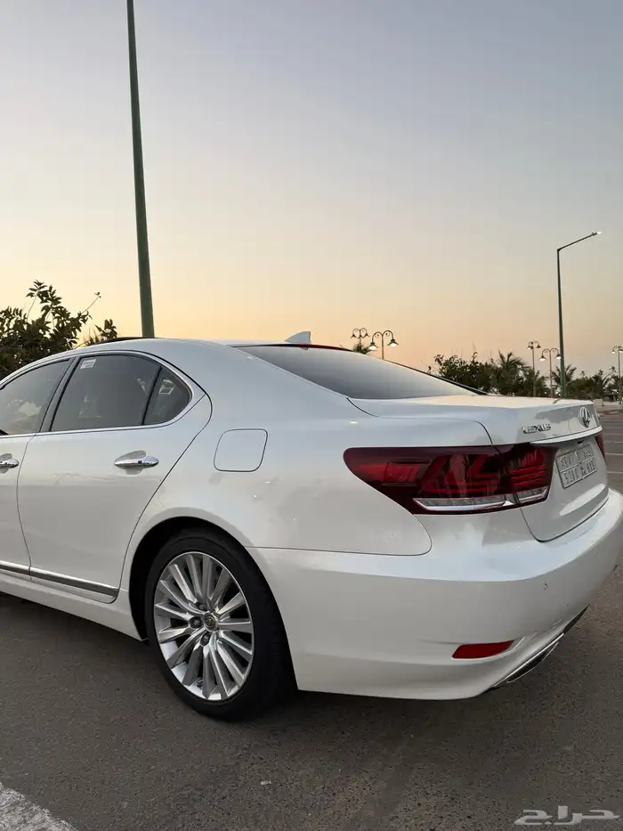 لكزس LS 460 ( مخزن ) 14