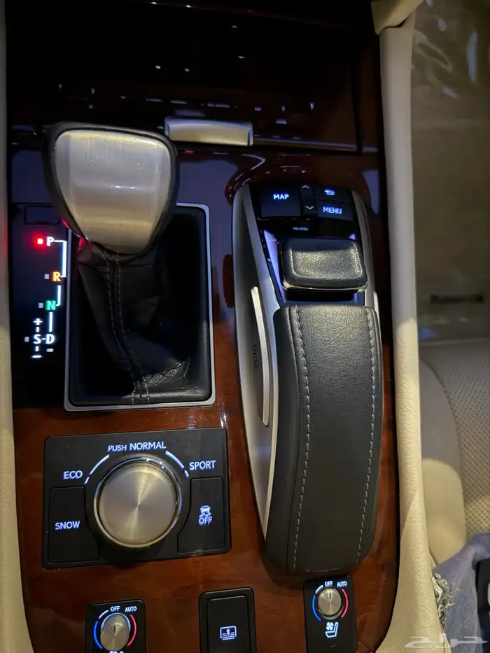 لكزس LS 460 ( مخزن ) 28