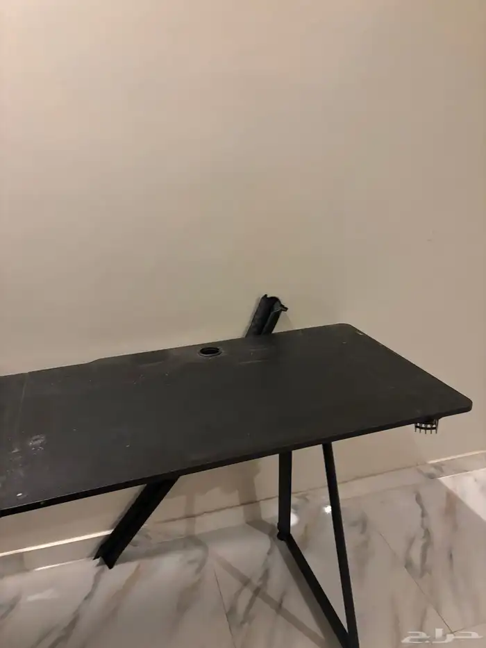 طاولة كمبيوتر 1