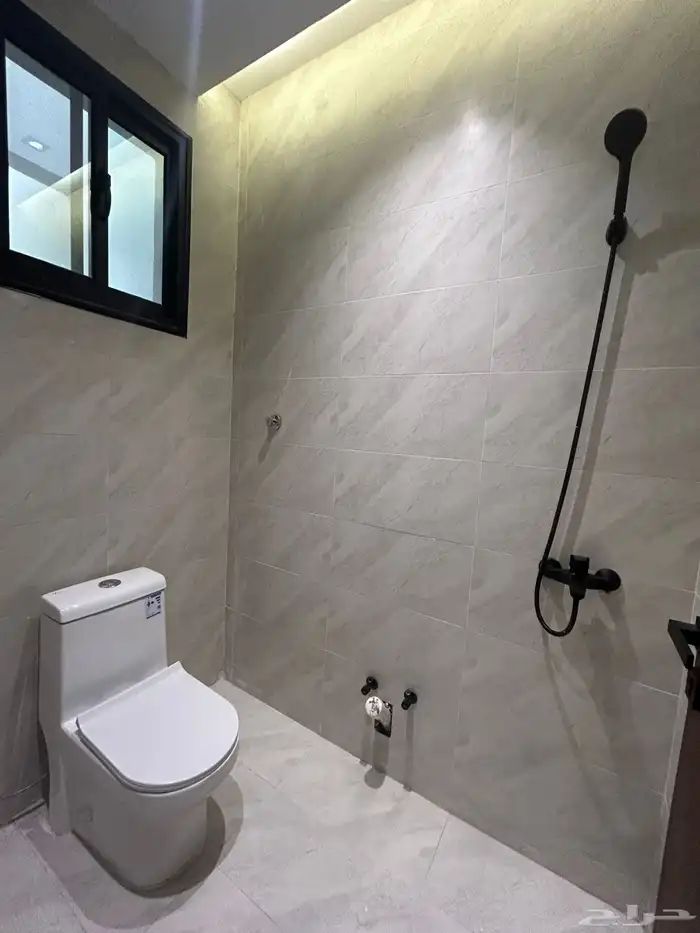 للبيع شقق ارضية و ارواف علوية تشطيبVIPمخطط الوسام خميس مش 19