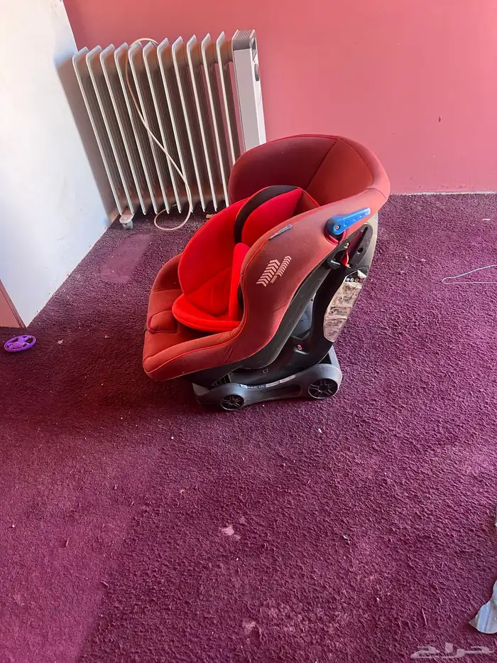 سرير أطفال و كرسي أطفال للسيارات 1