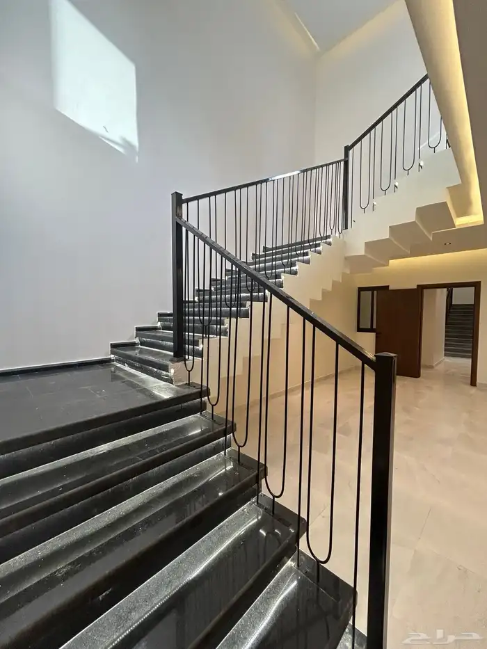 للبيع شقق ارضية و ارواف علوية تشطيبVIPمخطط الوسام خميس مش 15