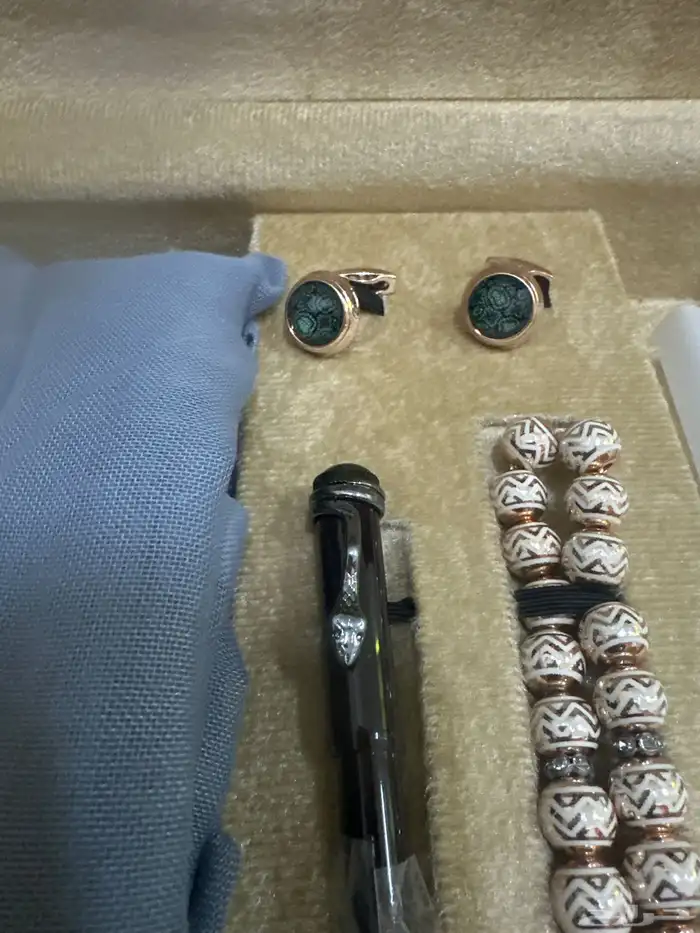 بكج مكون من بشت وغتره وقلم وكبك ومسباح 1