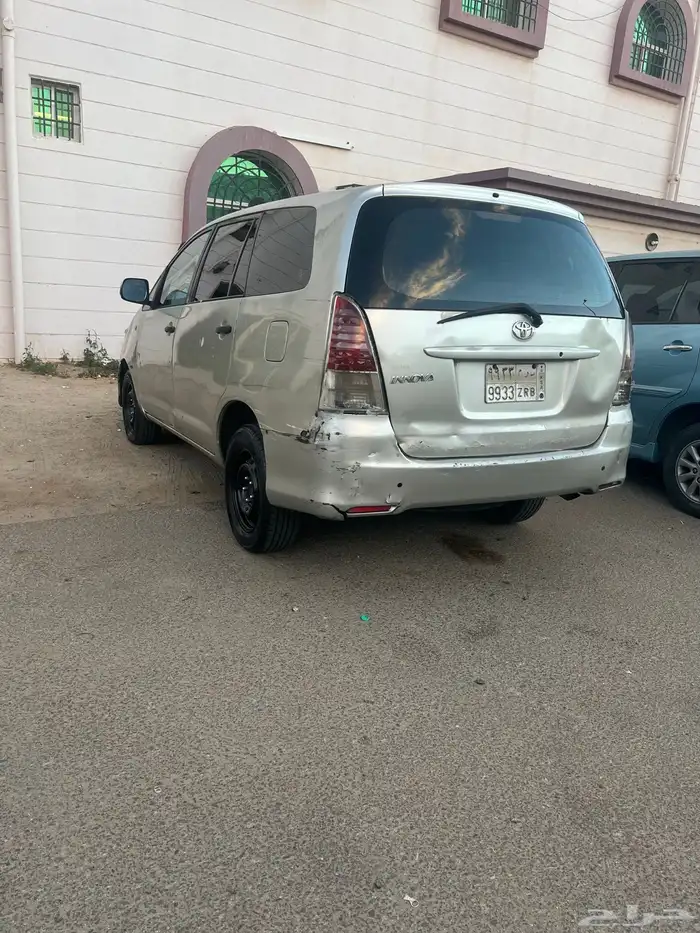 تويوتا انوفا 2010 مستعملة للبيع 7