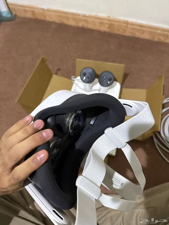 نظارة واقع افتراضي شركة ميتا كويست 2