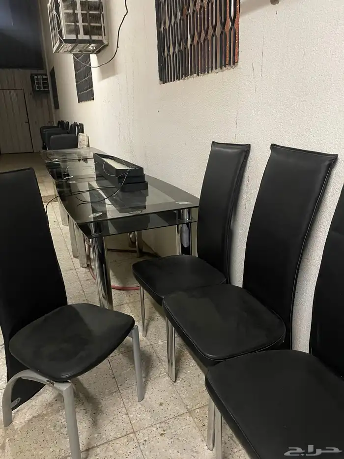 طاولات وكراسي للبيع 0