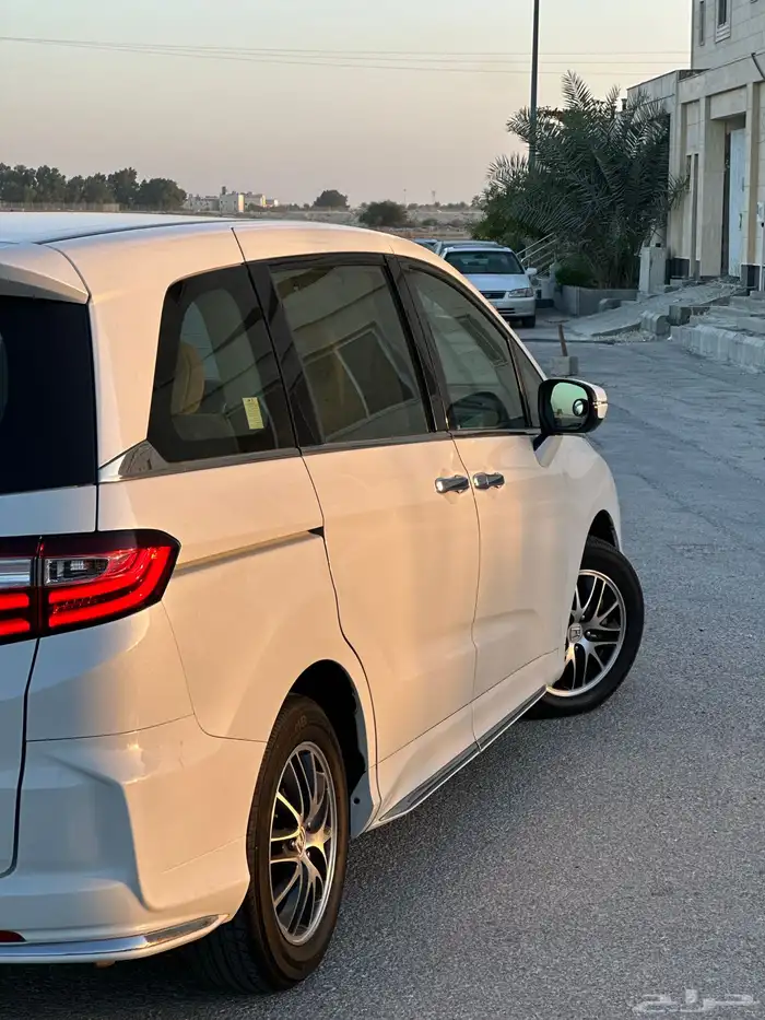 هوندا اوديسي نص فل 2020 بنزين 7