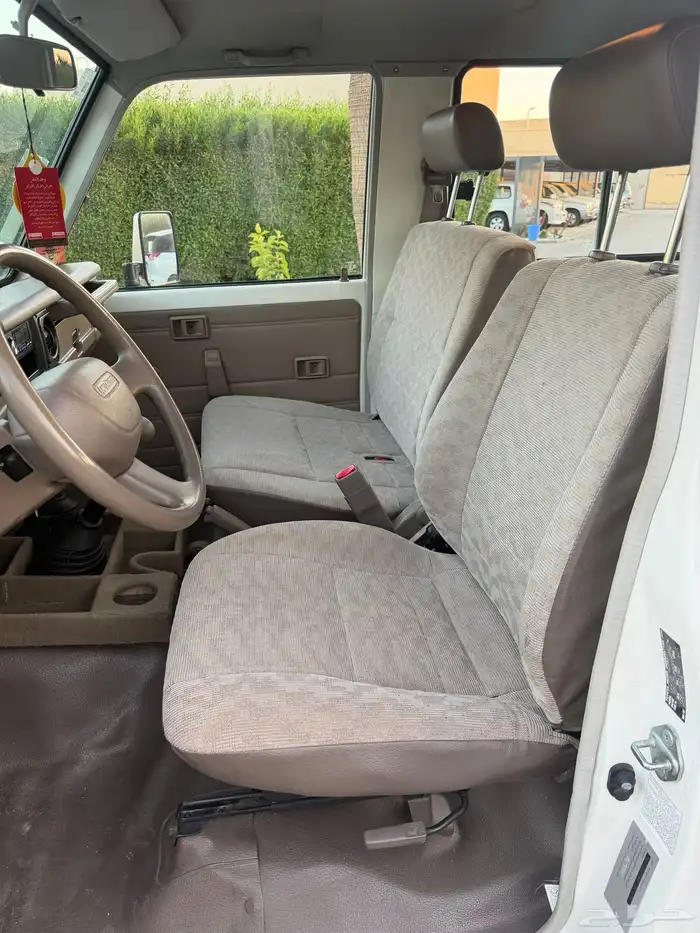 ربع تويوتا 2006 ابيض (مخزن) 29