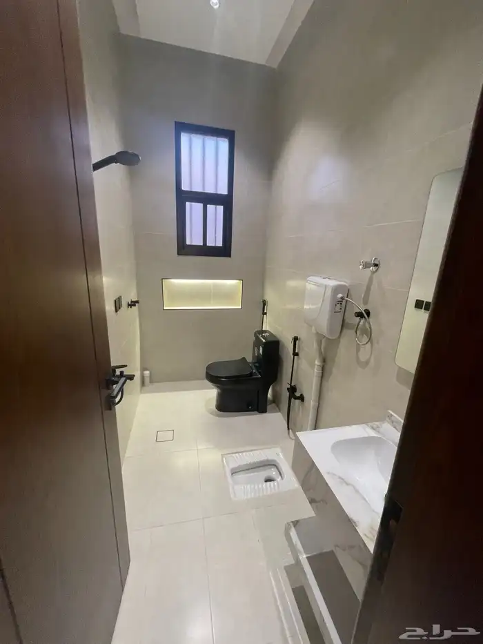 للبيع ارواف ارضيه وعلويه تشطيب فندقي ابها المحاله 51