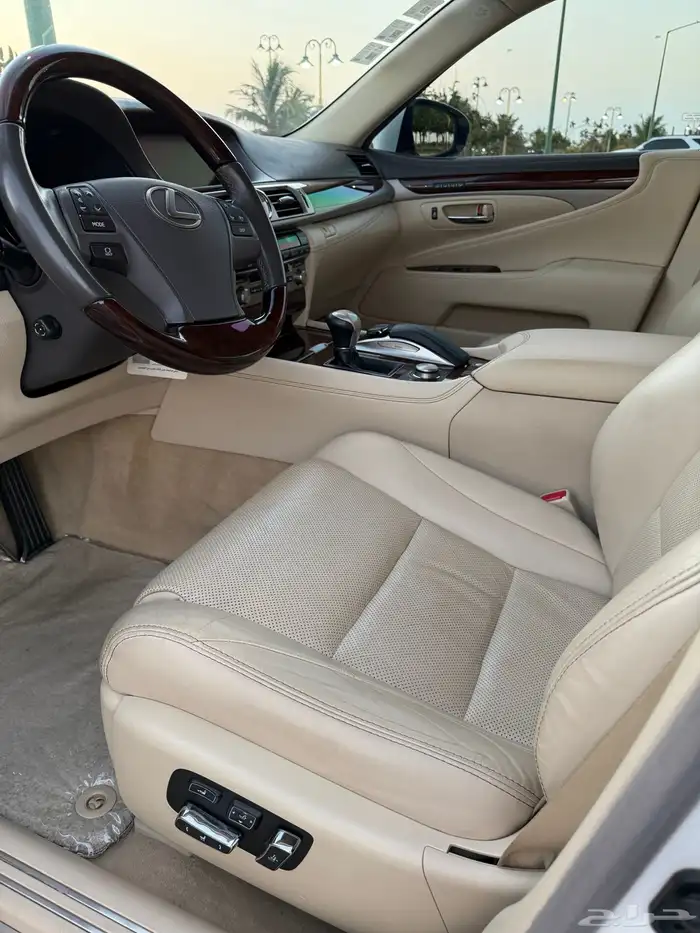 لكزس LS 460 ( مخزن ) 2