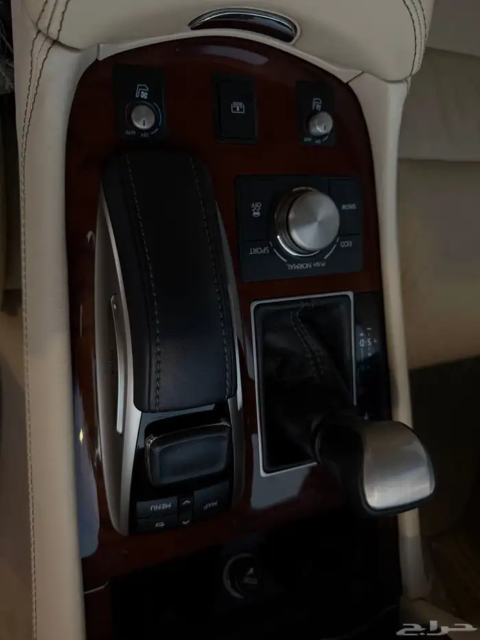 لكزس LS 460 ( مخزن ) 42