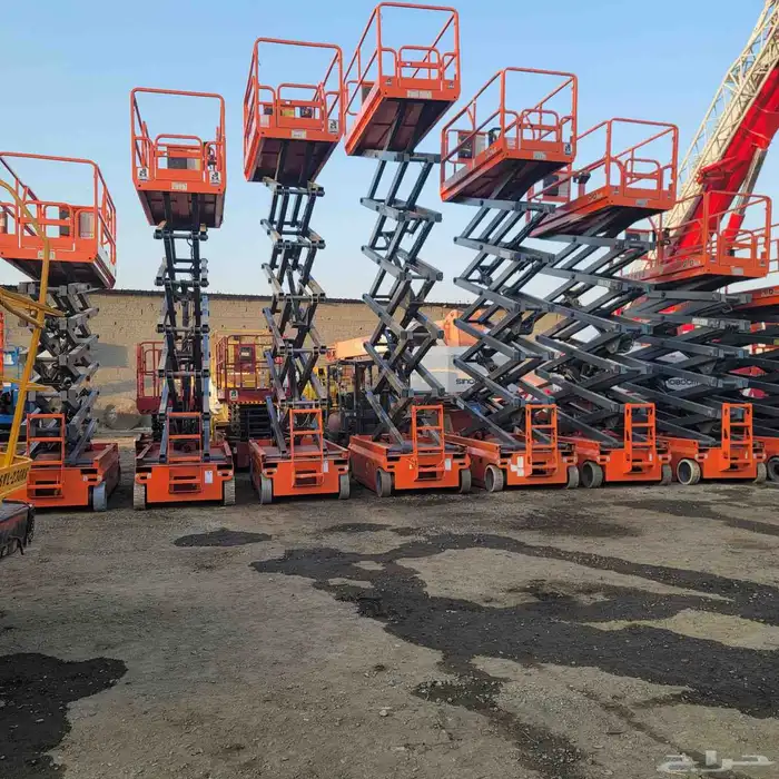 سيزر لفت للايجار رافعة عمال رافعة مقصية فوركلفت للايجار 3