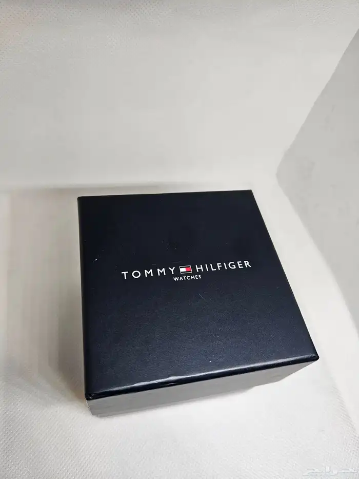 ساعات جديدة غير مستخدمة للبيع بعلبتها الأصلية الدهام تومي 16