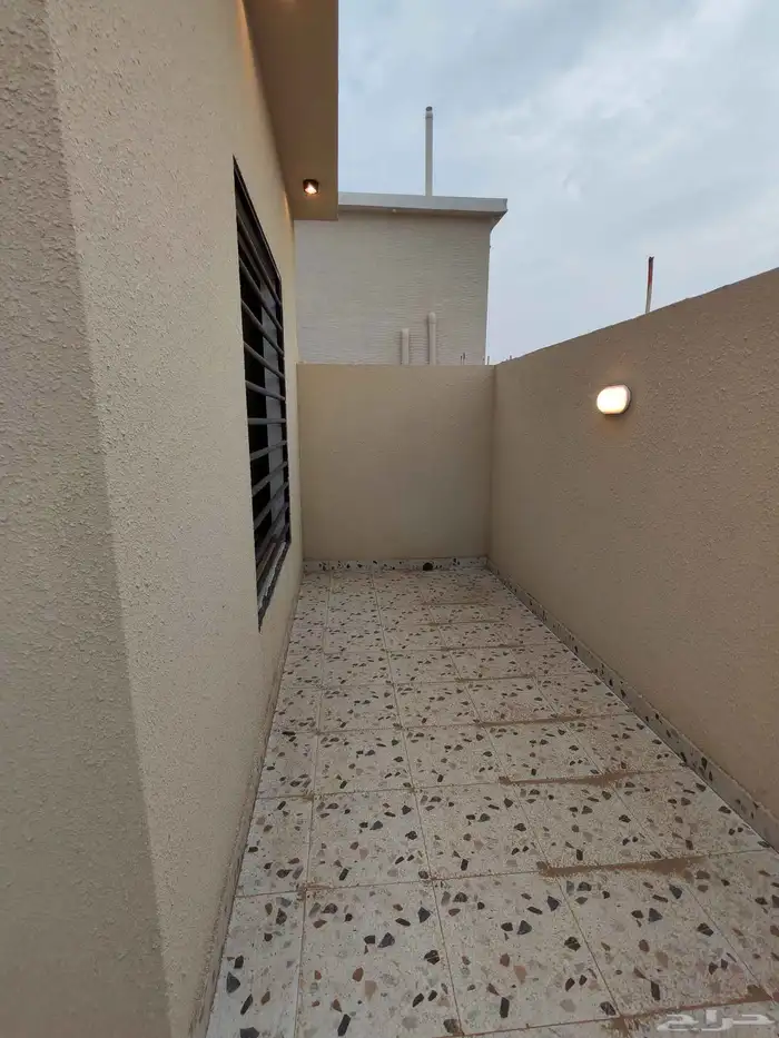 للبيع بشمال الخميس روف علوي بملحق وبايكه سياره ب 650 الف 19